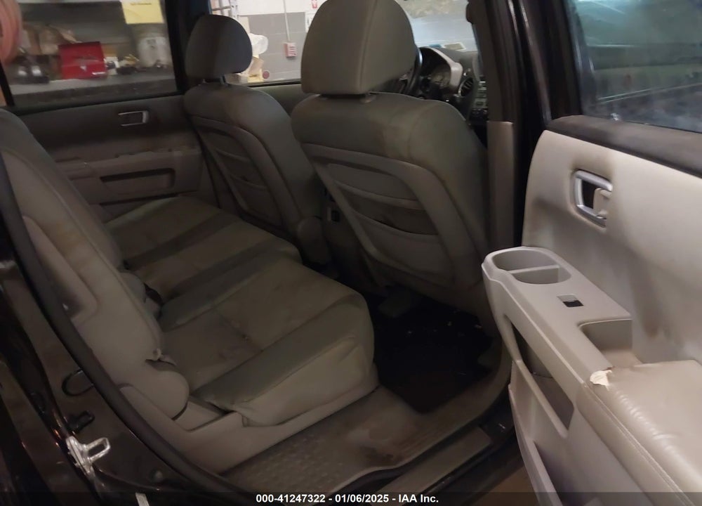 2010 HONDA PILOT LX VIN: 5FNYF4H29AB504872