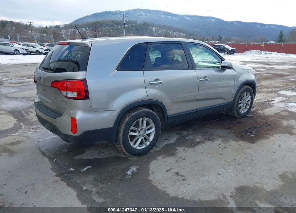 2014 KIA SORENTO LX VIN: 5XYKT3A67EG452677
