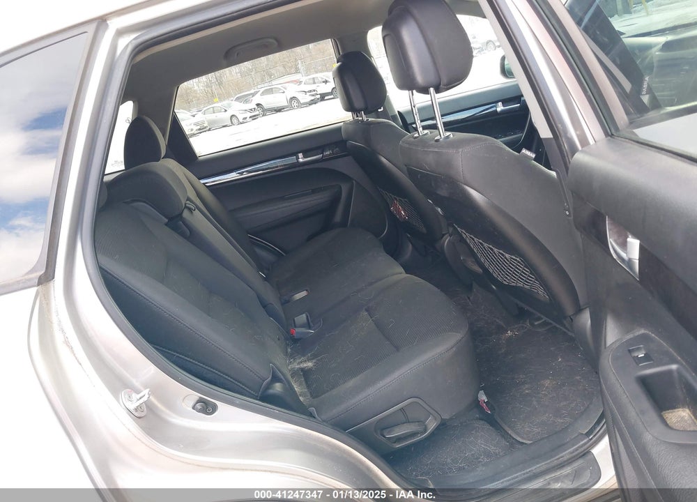 2014 KIA SORENTO LX VIN: 5XYKT3A67EG452677