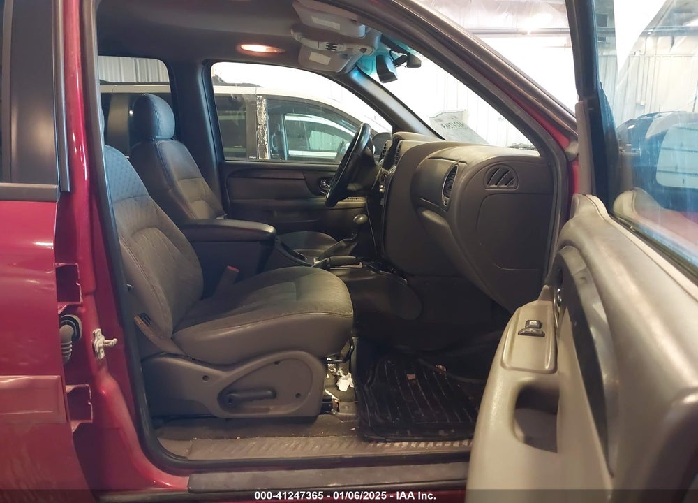 2004 GMC ENVOY XUV SLE VIN: 1GKET12S746170428