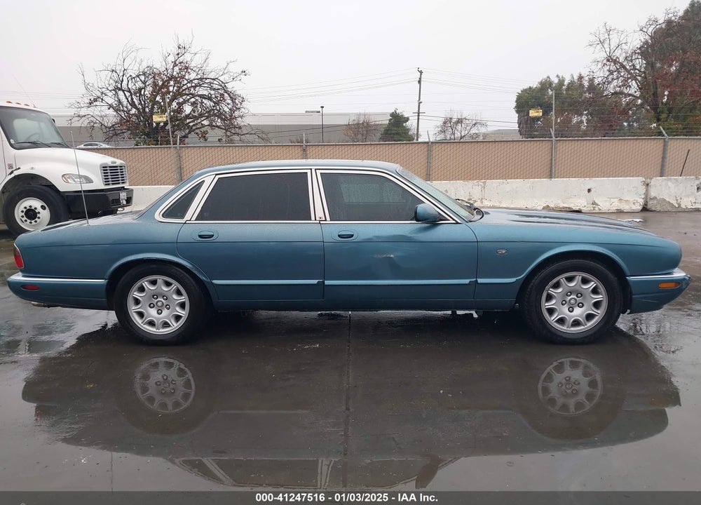 1999 JAGUAR XJ8 VIN: SAJHX1049XC854485
