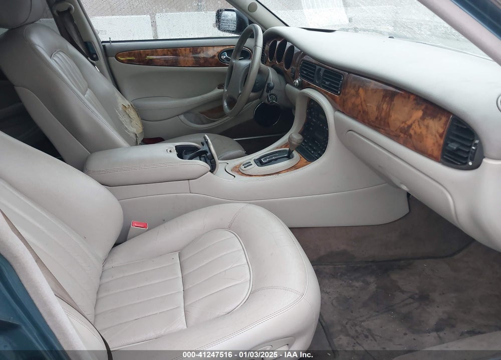 1999 JAGUAR XJ8 VIN: SAJHX1049XC854485