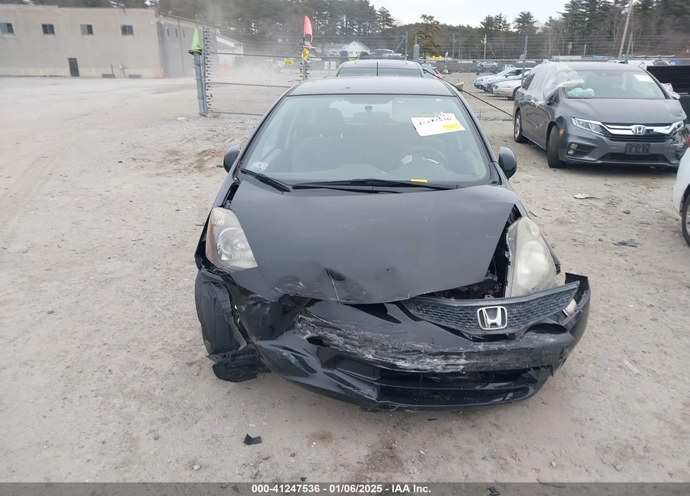 2013 HONDA FIT VIN: JHMGE8H31DC081283