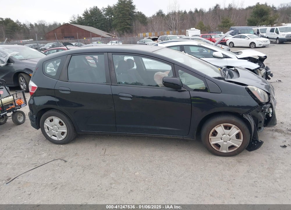 2013 HONDA FIT VIN: JHMGE8H31DC081283