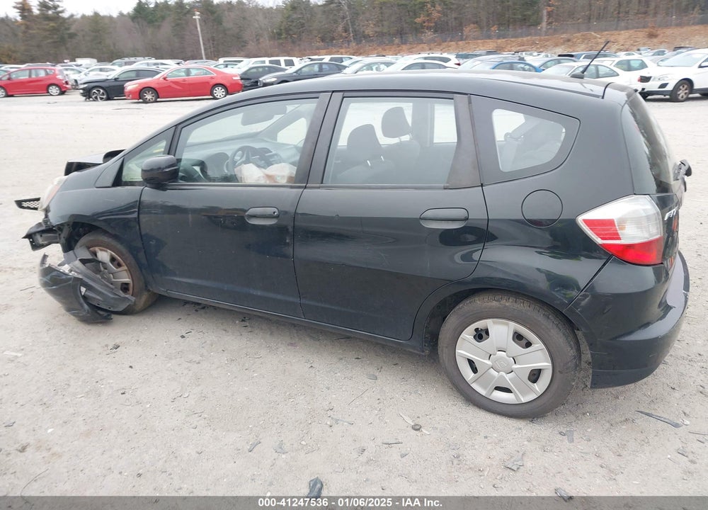 2013 HONDA FIT VIN: JHMGE8H31DC081283