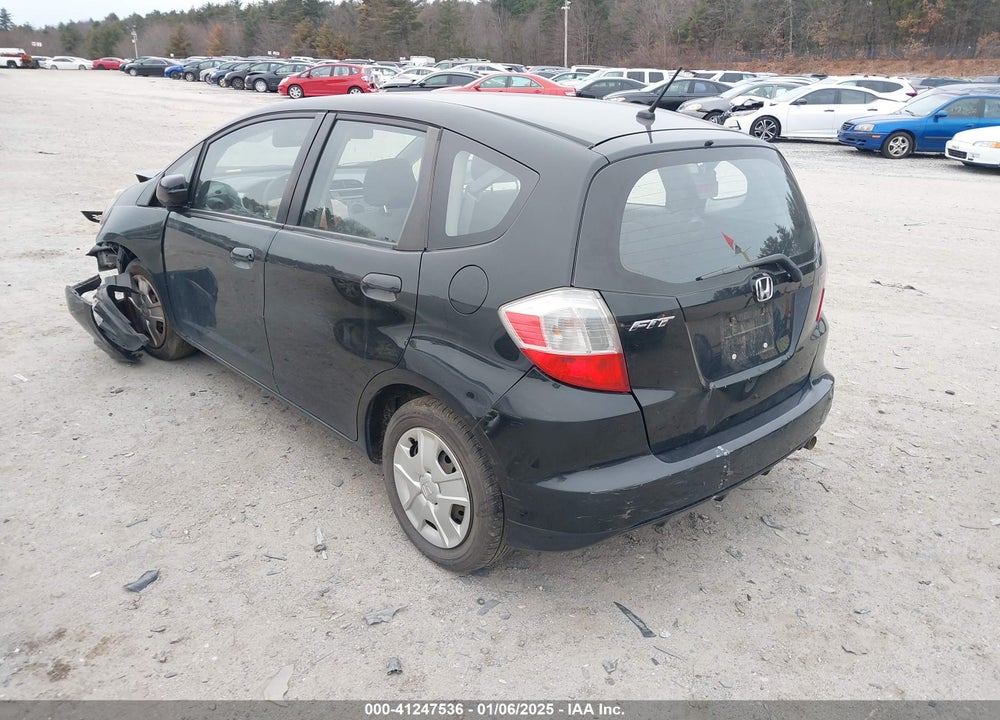 2013 HONDA FIT VIN: JHMGE8H31DC081283