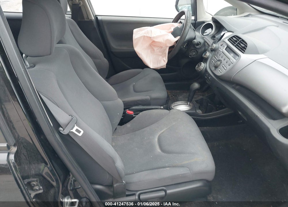 2013 HONDA FIT VIN: JHMGE8H31DC081283