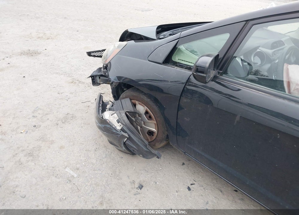 2013 HONDA FIT VIN: JHMGE8H31DC081283
