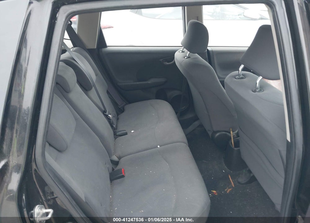 2013 HONDA FIT VIN: JHMGE8H31DC081283