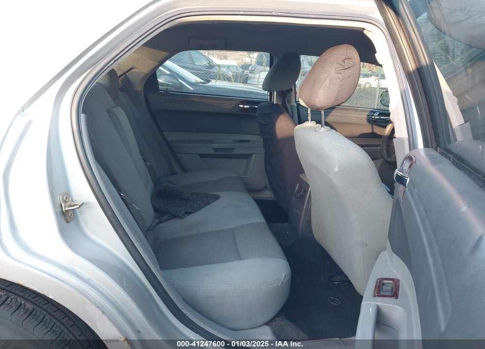 2005 CHRYSLER 300 VIN: 2C3AA43R65H568683