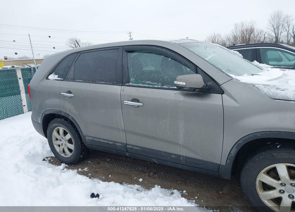 2011 KIA SORENTO LX VIN: 5XYKT3A1XBG078355