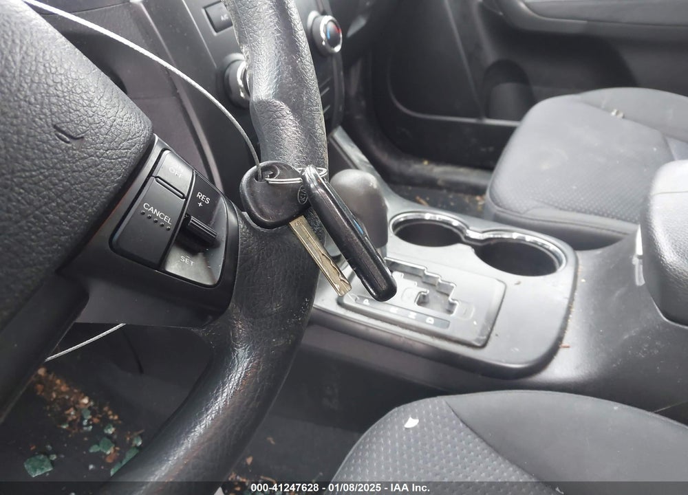 2011 KIA SORENTO LX VIN: 5XYKT3A1XBG078355