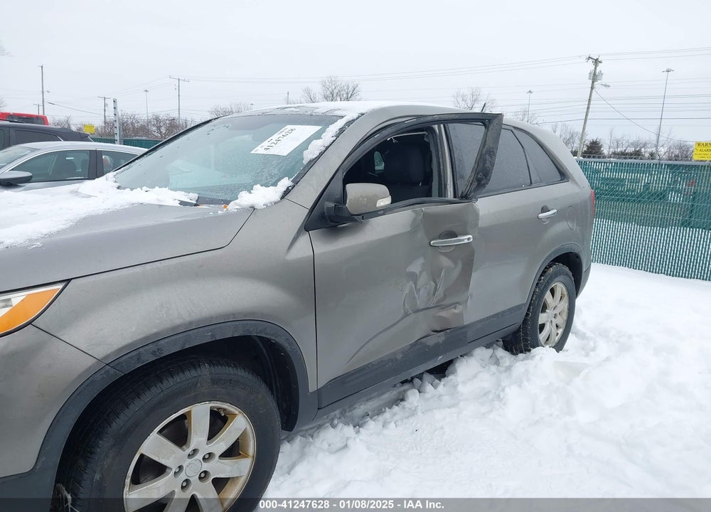 2011 KIA SORENTO LX VIN: 5XYKT3A1XBG078355