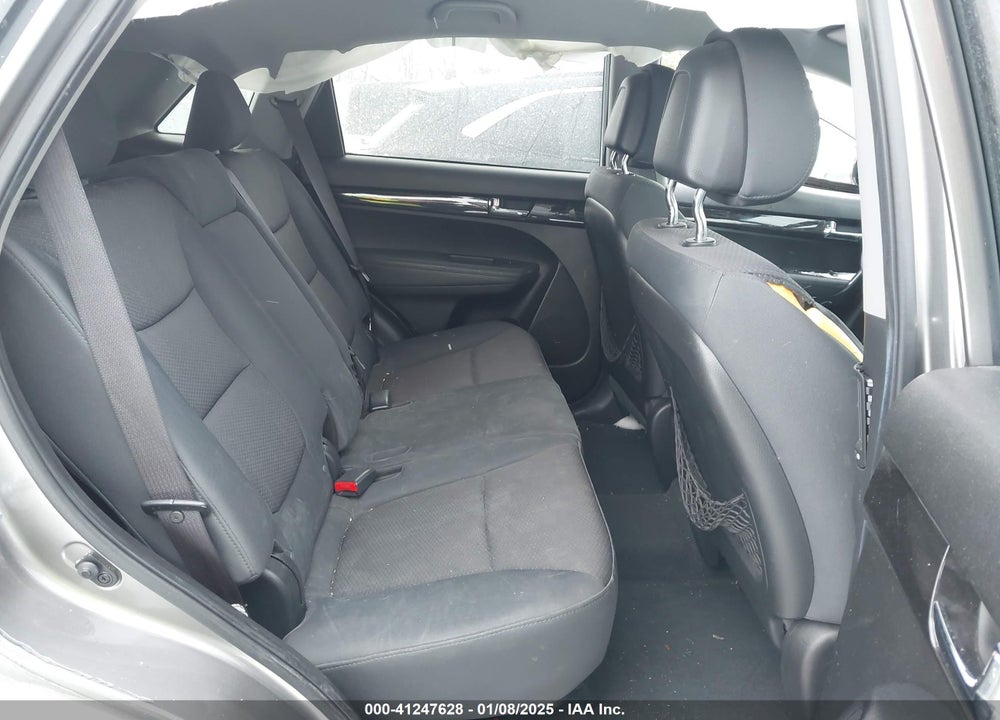 2011 KIA SORENTO LX VIN: 5XYKT3A1XBG078355