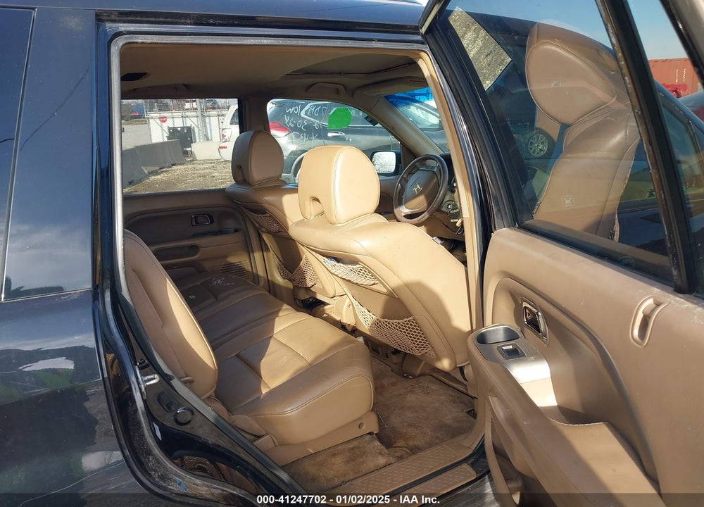 2006 HONDA PILOT EX-L VIN: 5FNYF18586B017405