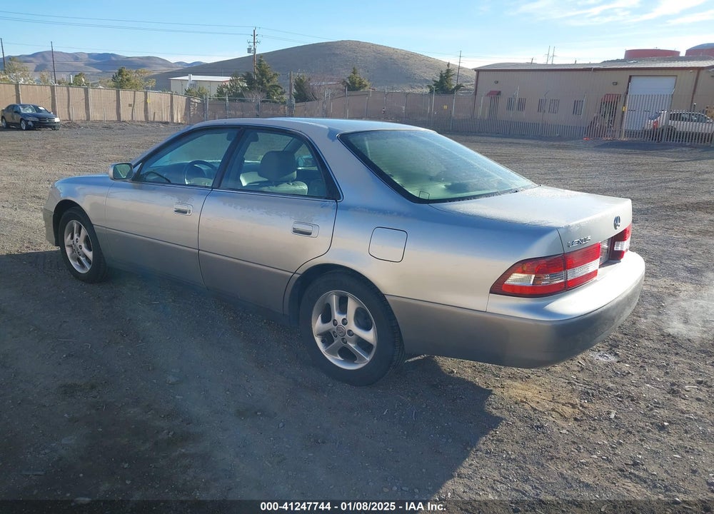 2001 LEXUS ES 300 VIN: JT8BF28G415107625