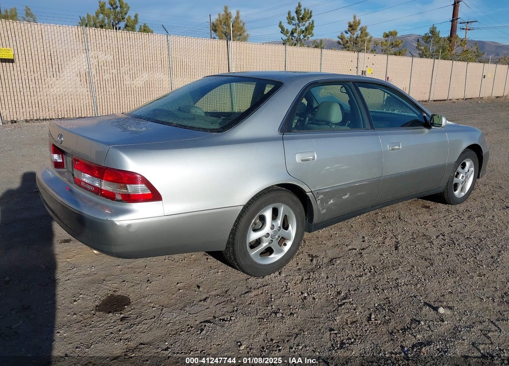 2001 LEXUS ES 300 VIN: JT8BF28G415107625