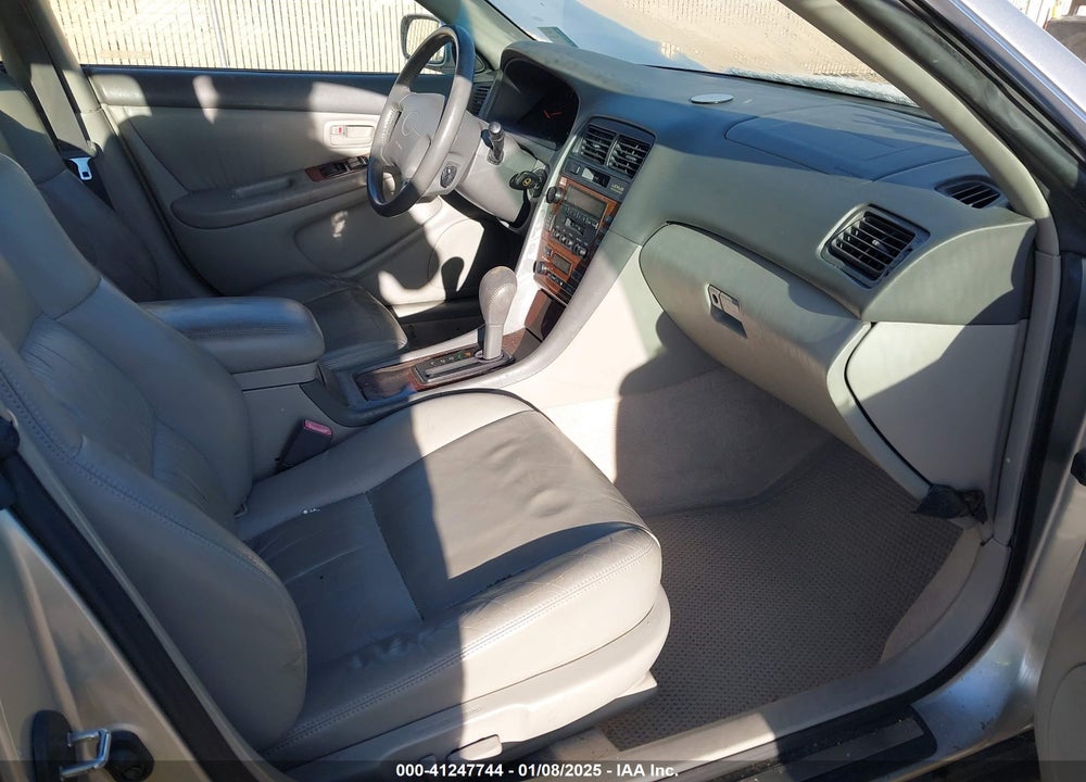 2001 LEXUS ES 300 VIN: JT8BF28G415107625