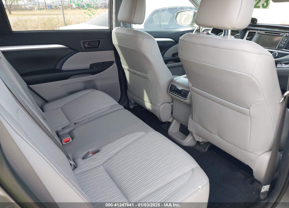 2019 TOYOTA HIGHLANDER LE PLUS VIN: 5TDZZRFH6KS354295