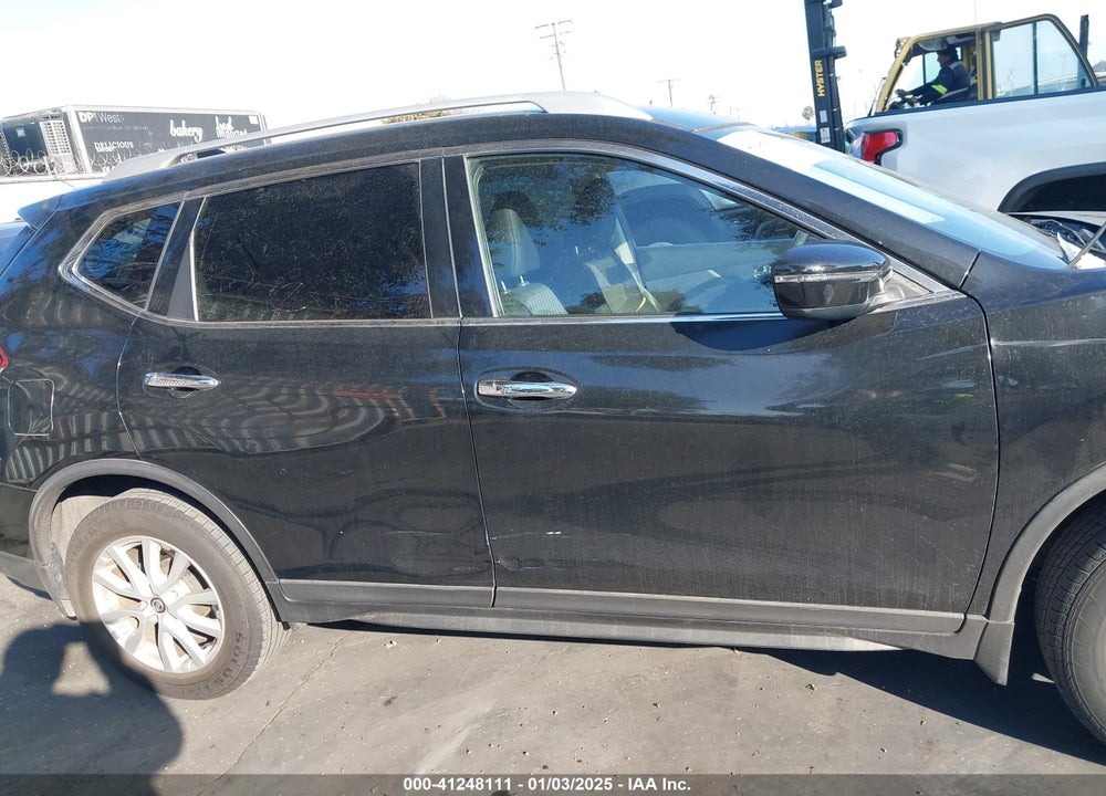 2017 NISSAN ROGUE SV VIN: KNMAT2MT0HP612326