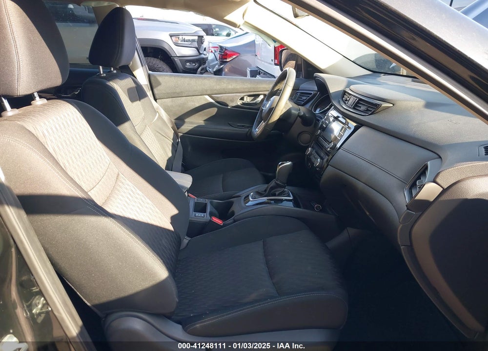 2017 NISSAN ROGUE SV VIN: KNMAT2MT0HP612326
