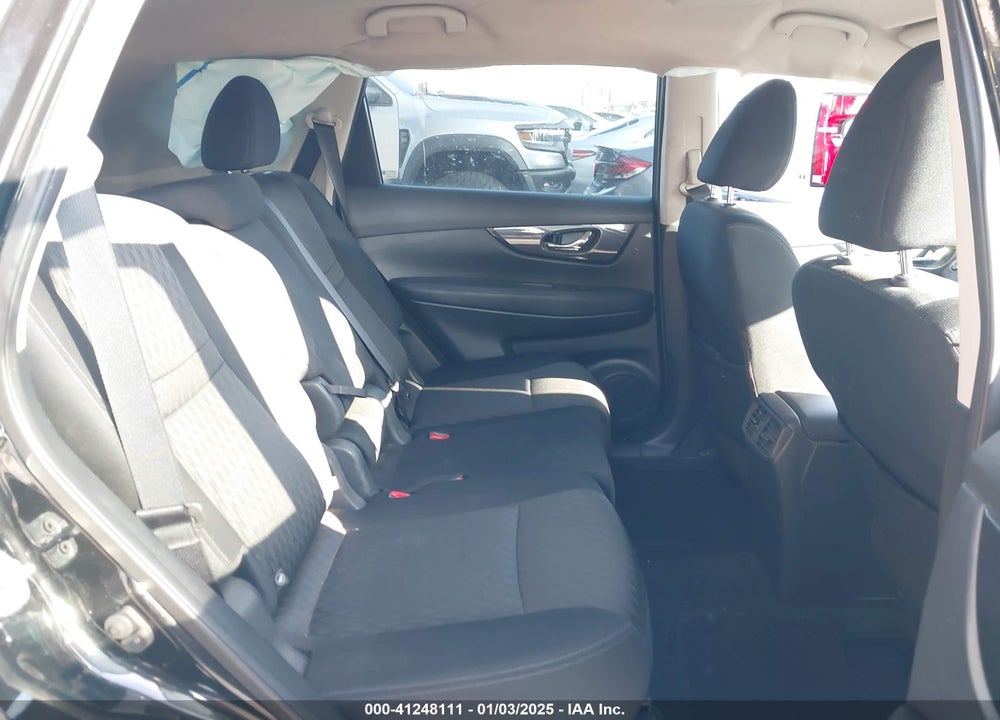 2017 NISSAN ROGUE SV VIN: KNMAT2MT0HP612326