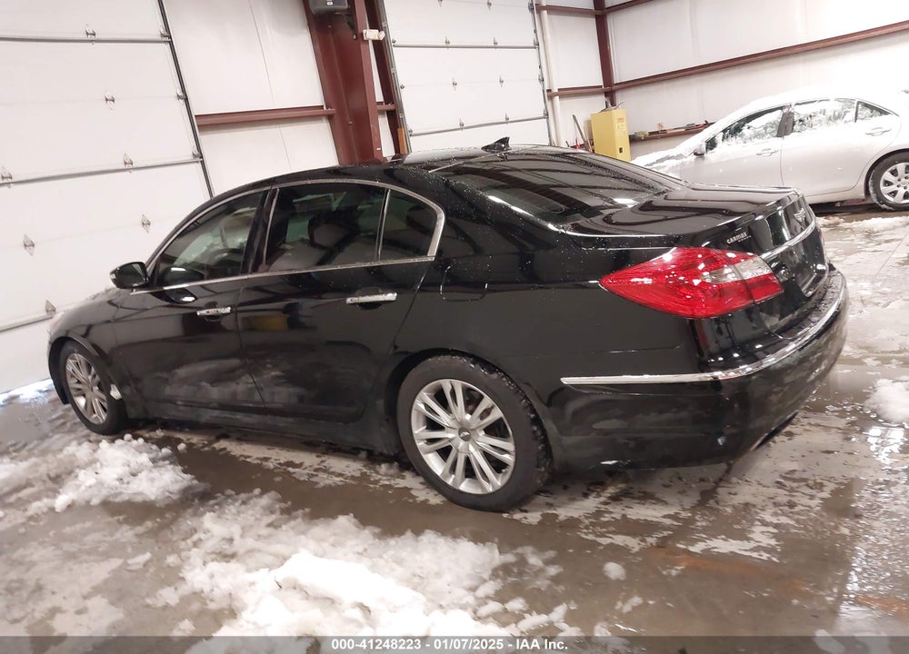 2013 HYUNDAI GENESIS VIN: KMHGC4DD0DU237995
