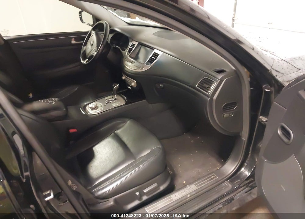 2013 HYUNDAI GENESIS VIN: KMHGC4DD0DU237995