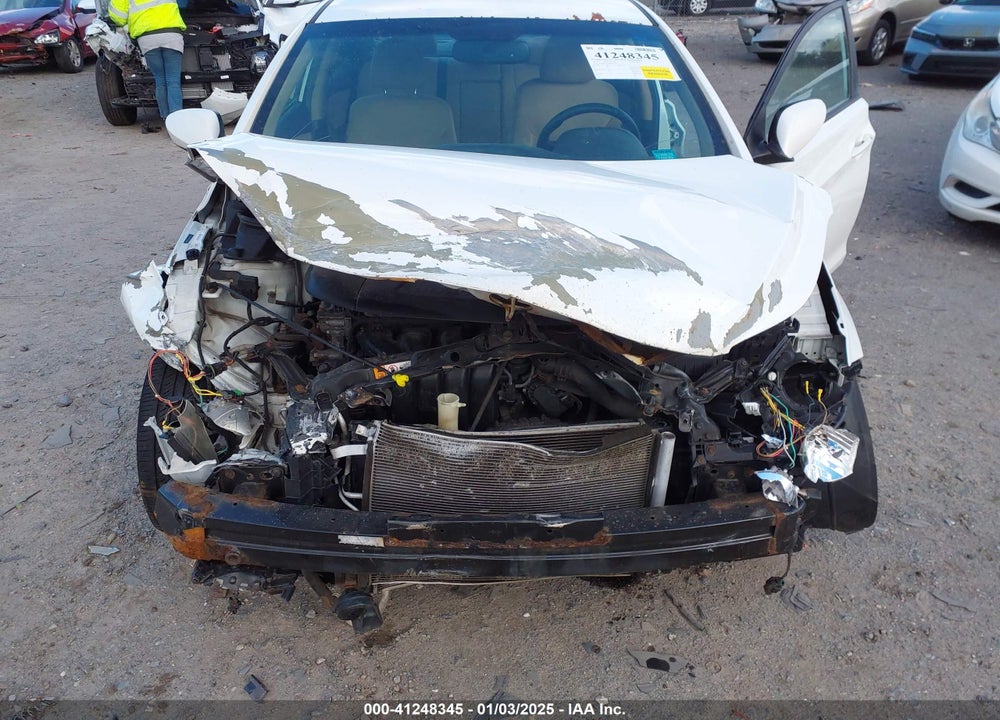 2013 HYUNDAI ELANTRA VIN: 5NPDH4AE7DH196443