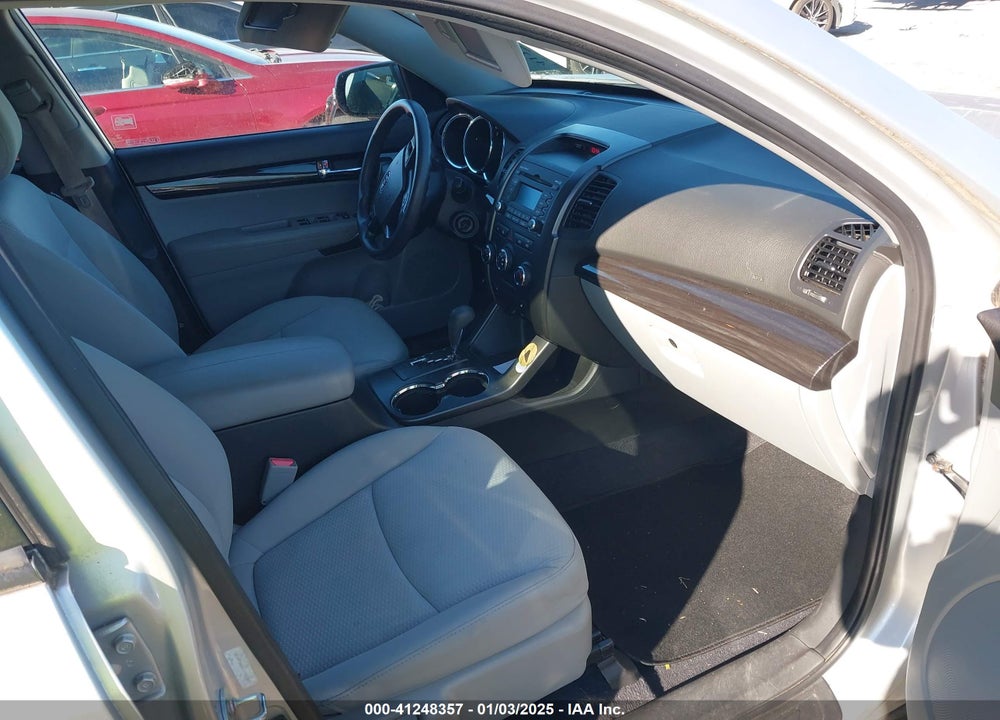 2012 KIA SORENTO LX VIN: 5XYKT3A65CG303780