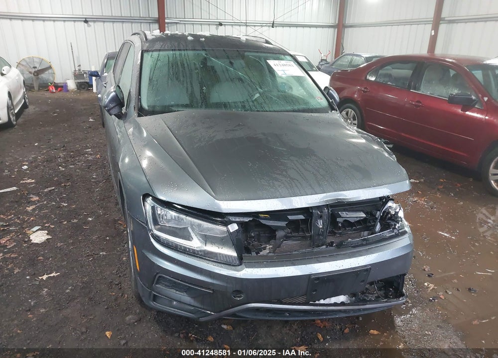 2018 VOLKSWAGEN TIGUAN VIN: 3VV1B7AX9JM035865