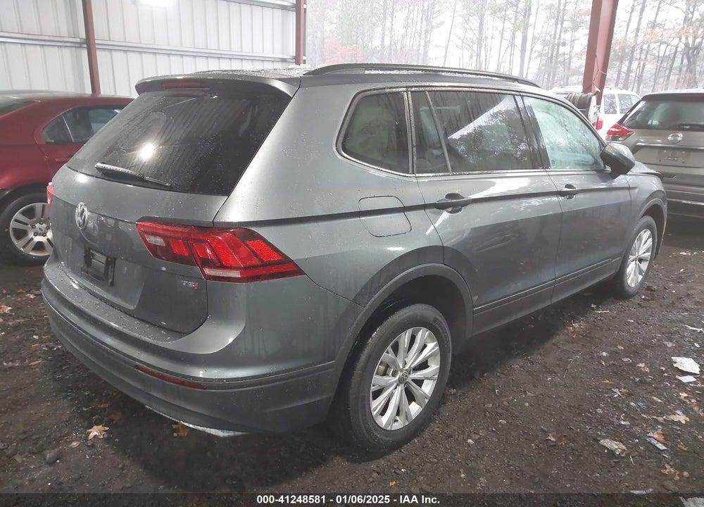 2018 VOLKSWAGEN TIGUAN VIN: 3VV1B7AX9JM035865