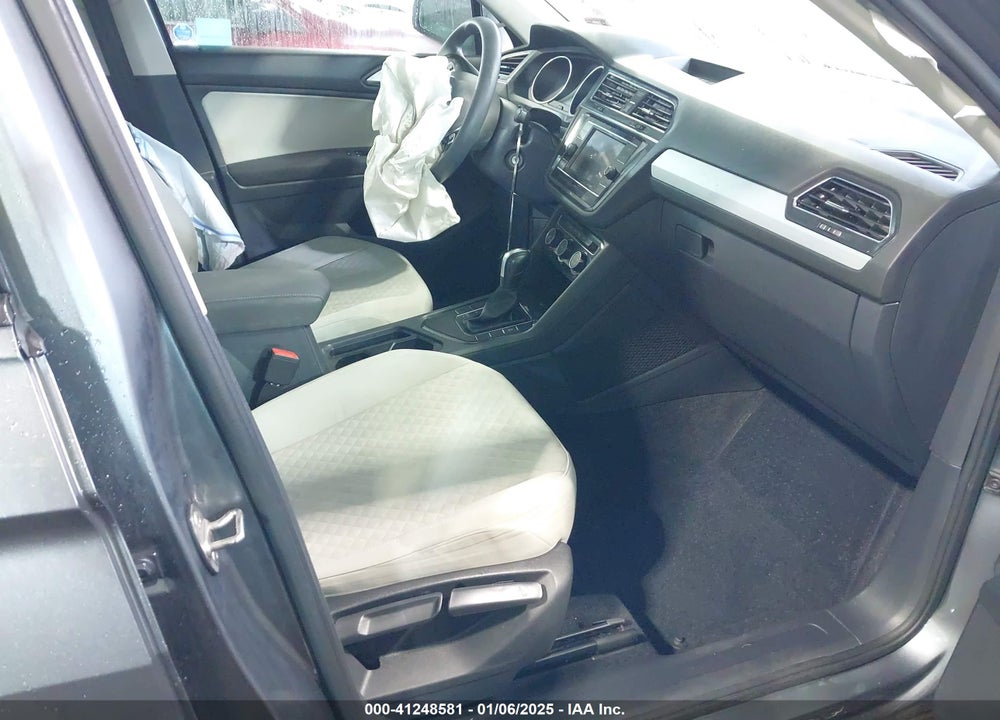 2018 VOLKSWAGEN TIGUAN VIN: 3VV1B7AX9JM035865