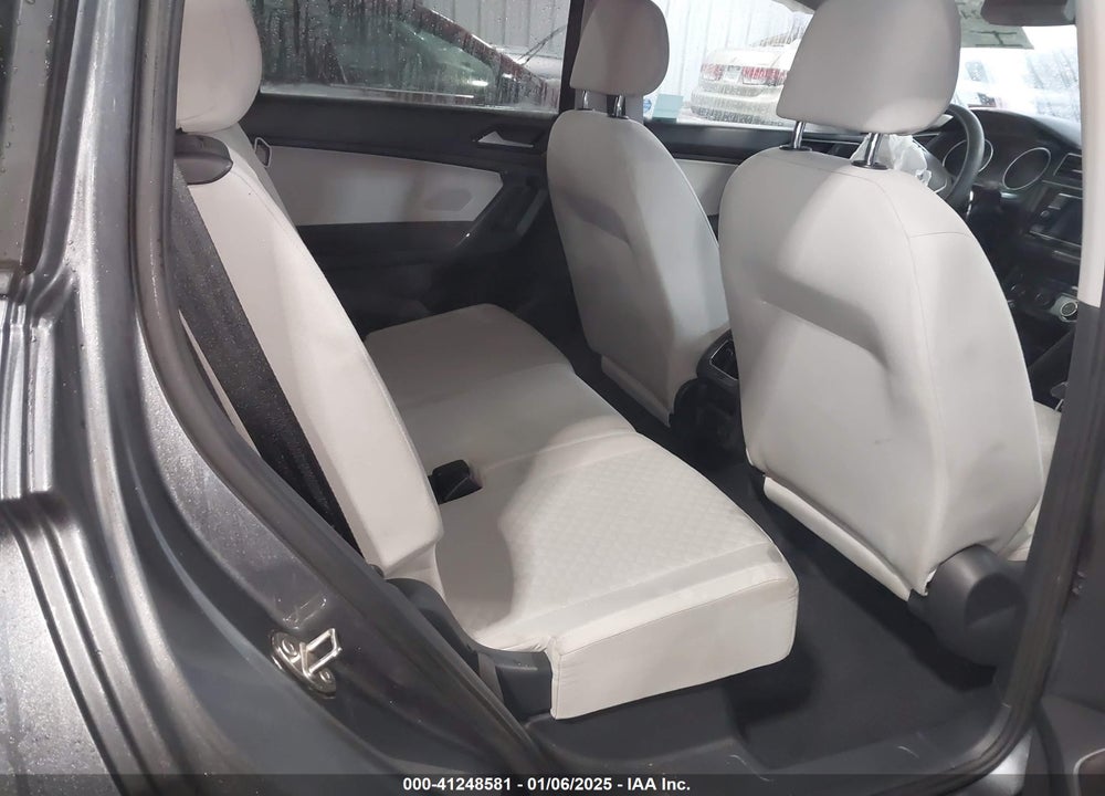 2018 VOLKSWAGEN TIGUAN VIN: 3VV1B7AX9JM035865
