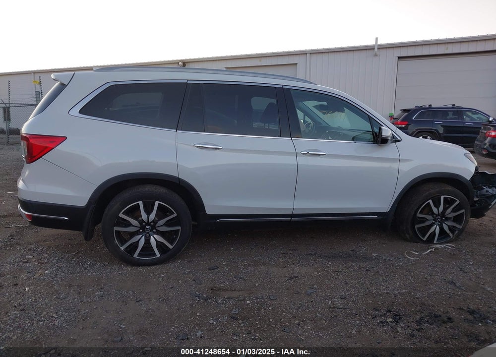 2021 HONDA PILOT AWD TOURING 8 PASSENGER VIN: 5FNYF6H91MB038528