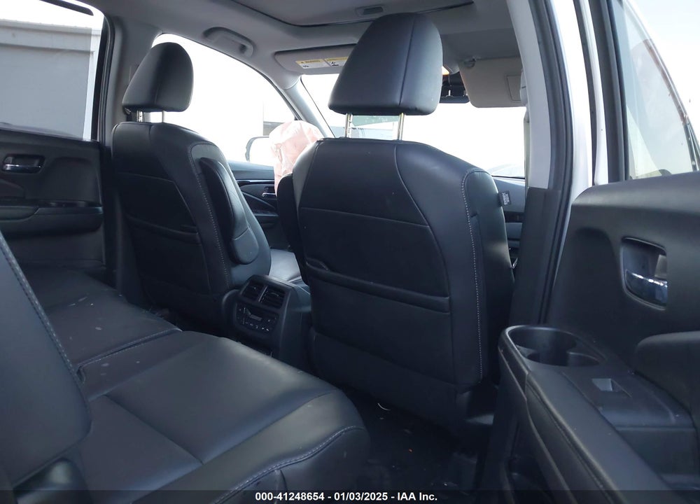 2021 HONDA PILOT AWD TOURING 8 PASSENGER VIN: 5FNYF6H91MB038528