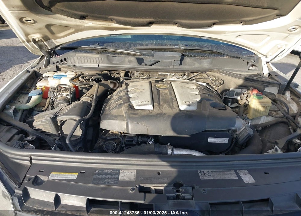 2011 VOLKSWAGEN TOUAREG TDI LUX VIN: WVGFK9BP8BD004078
