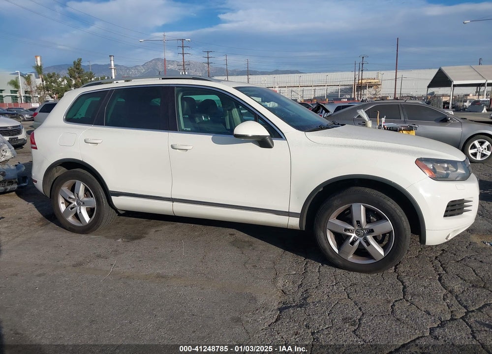 2011 VOLKSWAGEN TOUAREG TDI LUX VIN: WVGFK9BP8BD004078