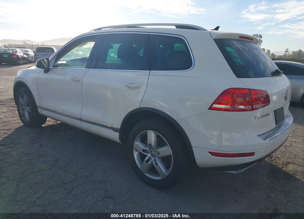 2011 VOLKSWAGEN TOUAREG TDI LUX VIN: WVGFK9BP8BD004078