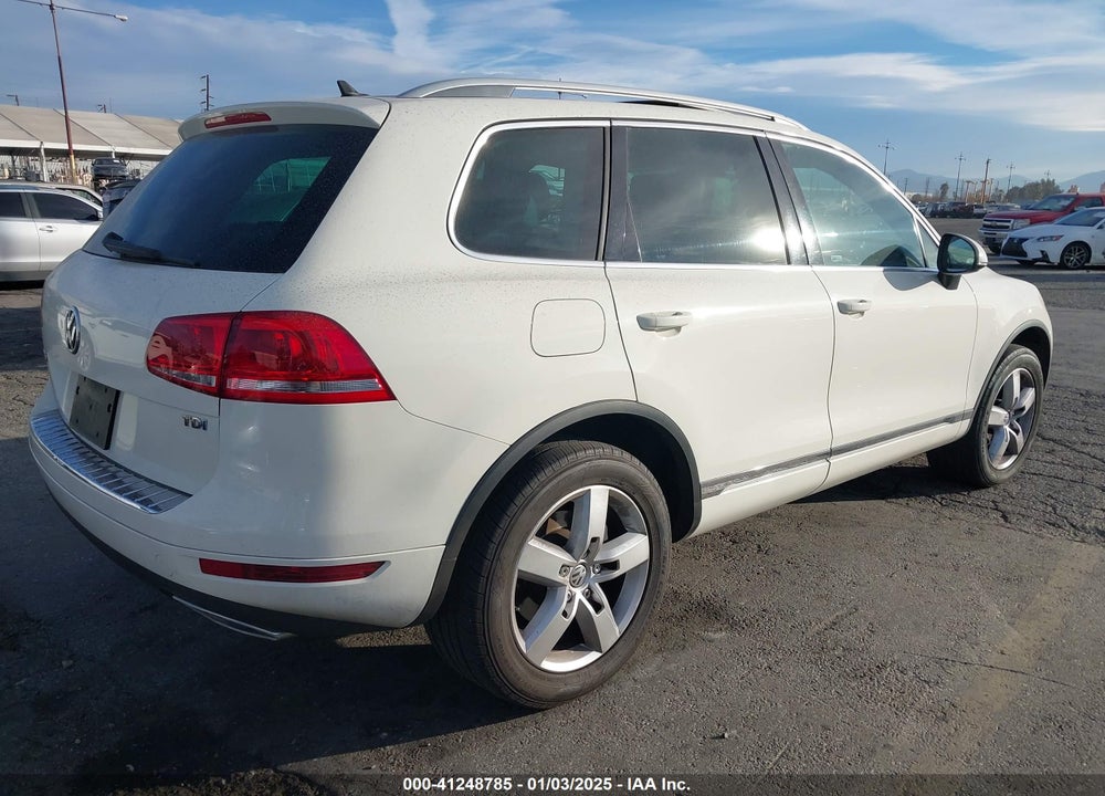 2011 VOLKSWAGEN TOUAREG TDI LUX VIN: WVGFK9BP8BD004078