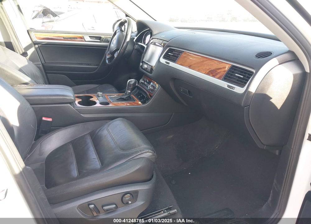 2011 VOLKSWAGEN TOUAREG TDI LUX VIN: WVGFK9BP8BD004078