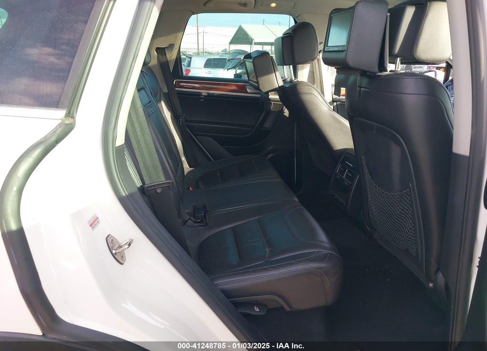 2011 VOLKSWAGEN TOUAREG TDI LUX VIN: WVGFK9BP8BD004078