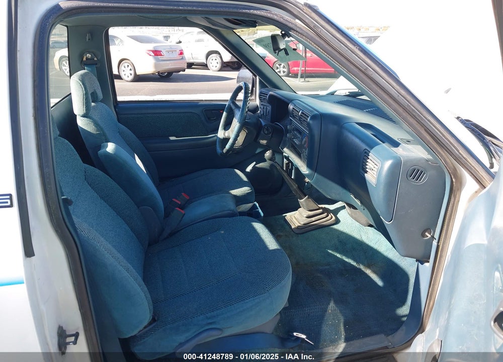 1995 CHEVROLET S TRUCK S10 VIN: 1GCCS1448S8125200