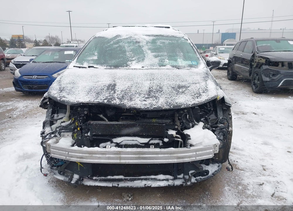 2017 CHRYSLER PACIFICA TOURING L VIN: 2C4RC1BG6HR552389