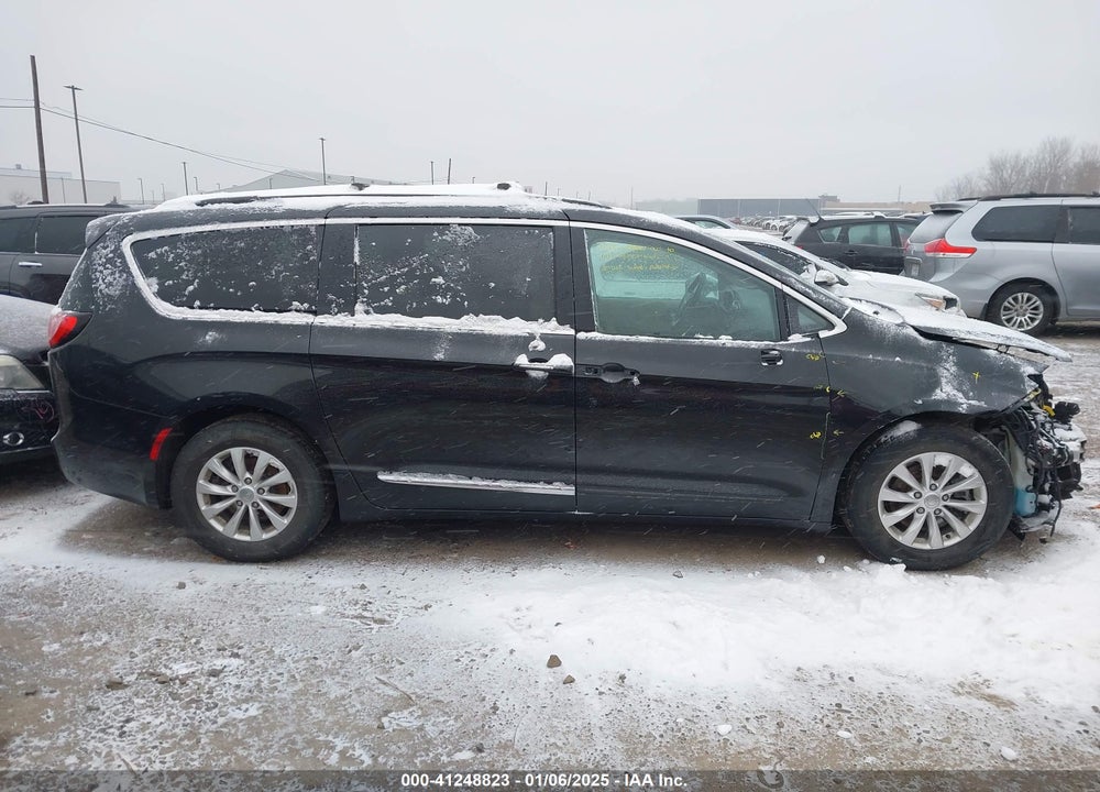 2017 CHRYSLER PACIFICA TOURING L VIN: 2C4RC1BG6HR552389