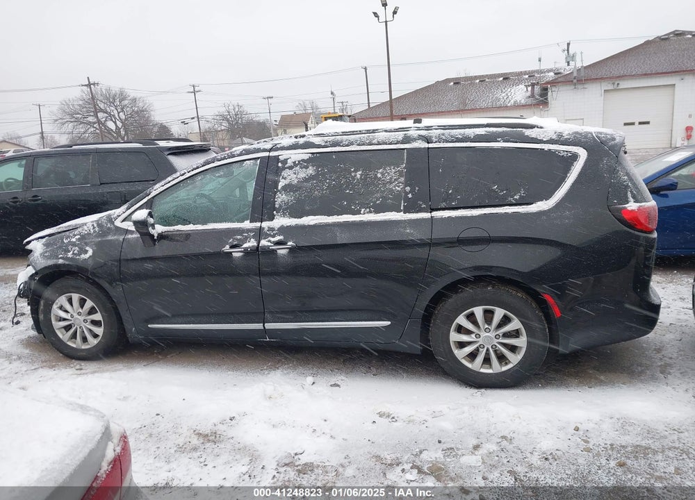 2017 CHRYSLER PACIFICA TOURING L VIN: 2C4RC1BG6HR552389