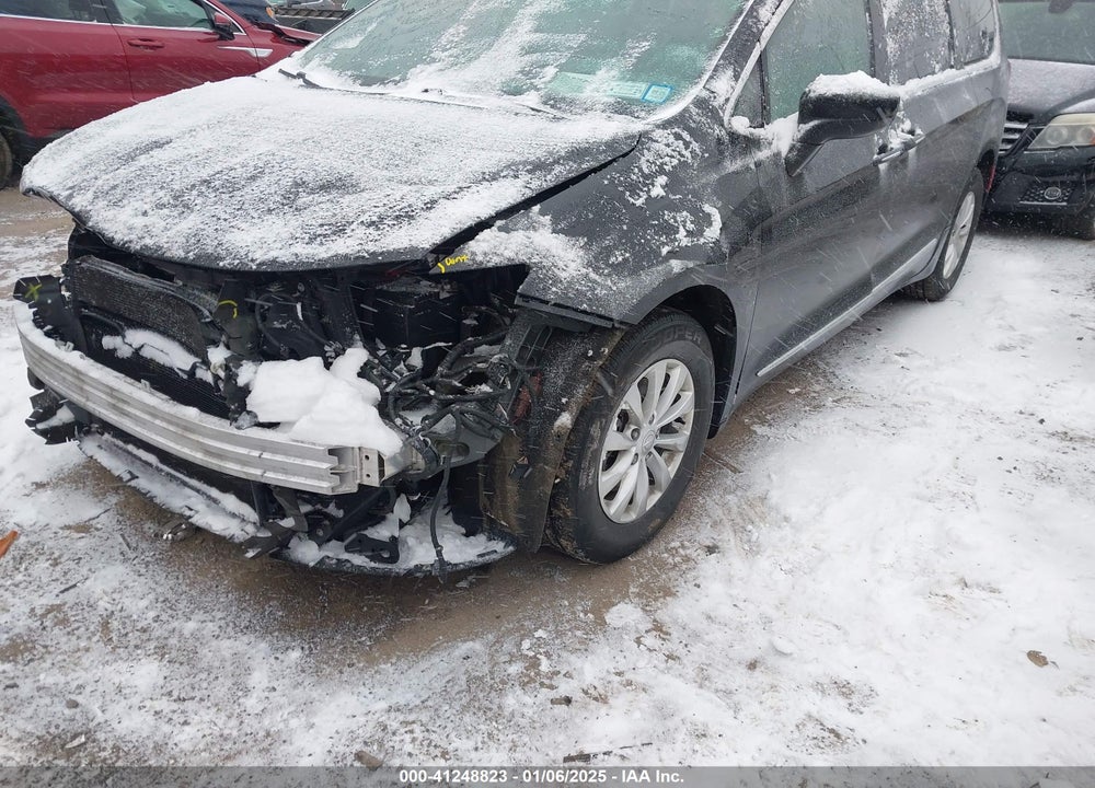 2017 CHRYSLER PACIFICA TOURING L VIN: 2C4RC1BG6HR552389