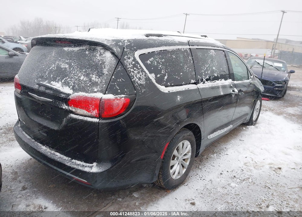 2017 CHRYSLER PACIFICA TOURING L VIN: 2C4RC1BG6HR552389