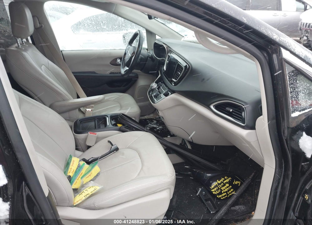 2017 CHRYSLER PACIFICA TOURING L VIN: 2C4RC1BG6HR552389