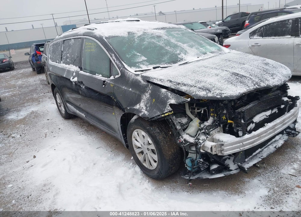 2017 CHRYSLER PACIFICA TOURING L VIN: 2C4RC1BG6HR552389